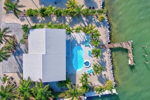 Unclassified image, 2 of 36, button