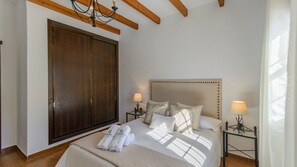 2 soverom, strykejern/-brett, reiseseng for barn og wi-fi