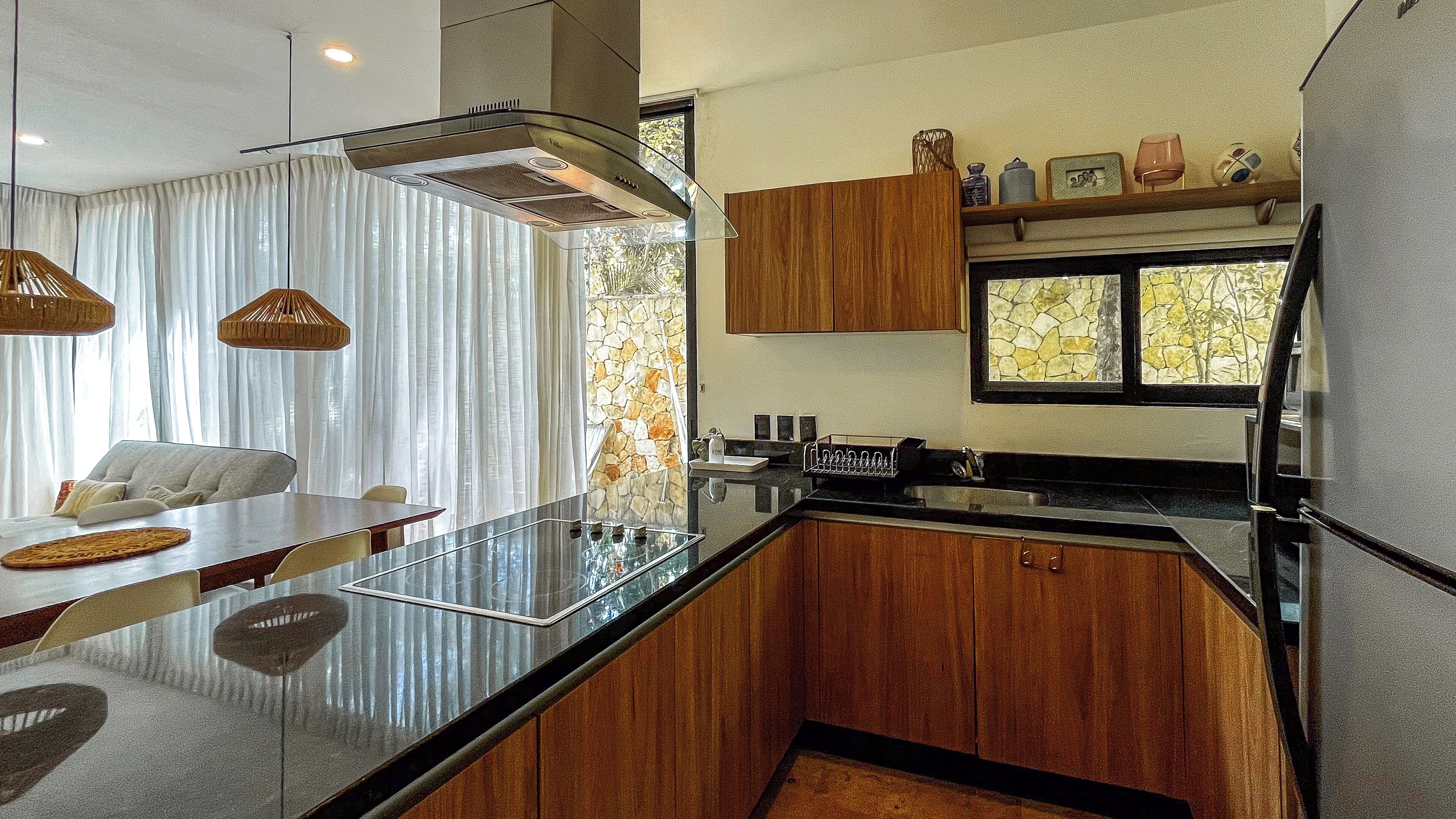 microwave, espresso maker, coffee/tea maker