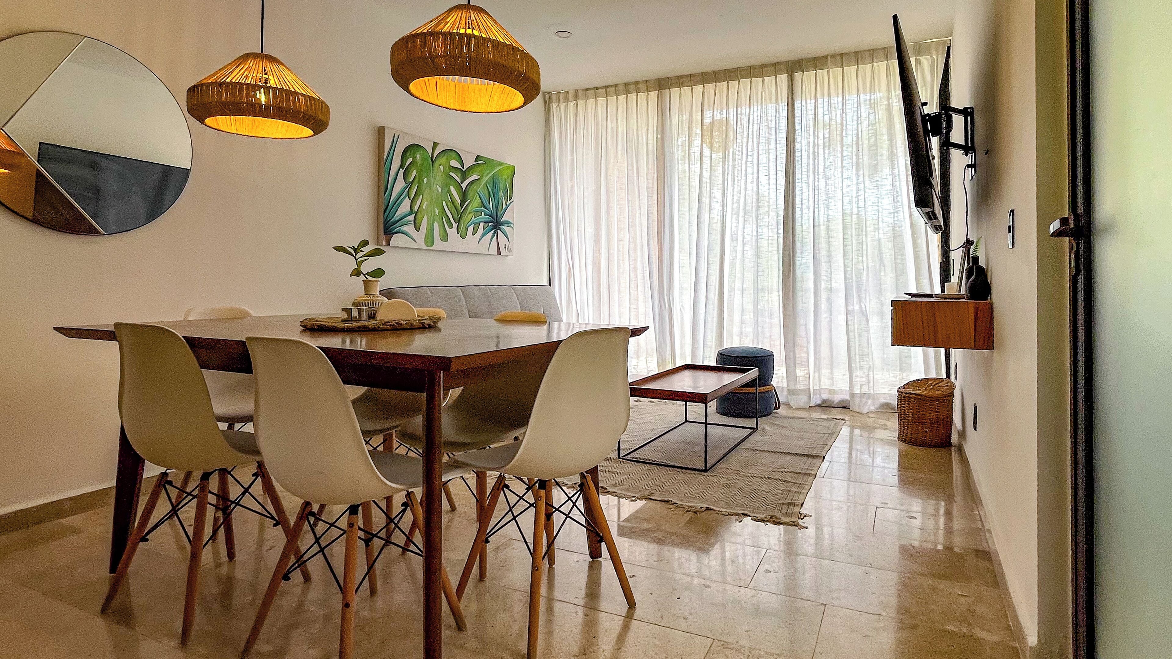 En 42-tommers Flatskjerm-TV med digitale kanaler samt TV