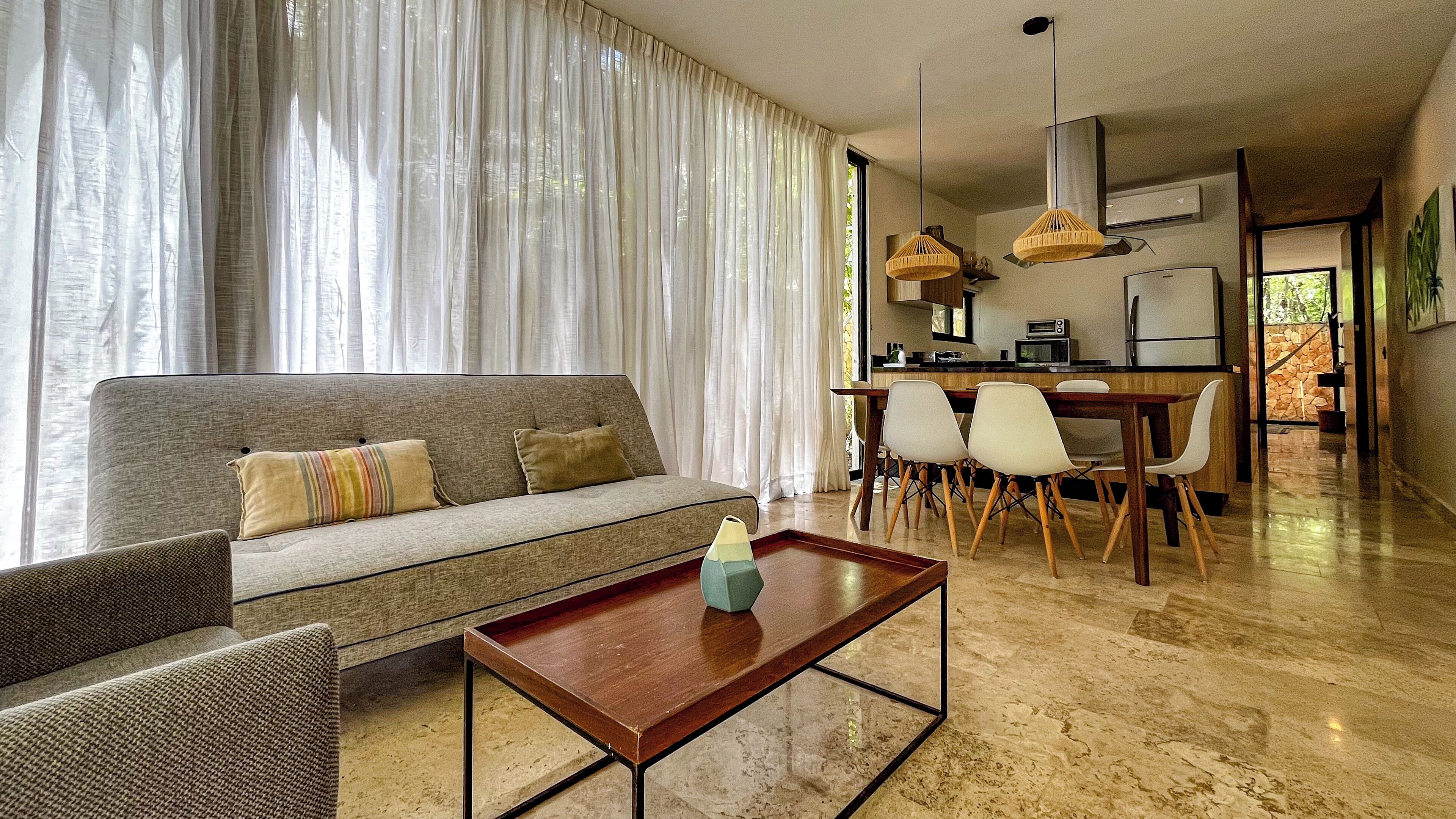 En 42-tommers Flatskjerm-TV med digitale kanaler samt TV