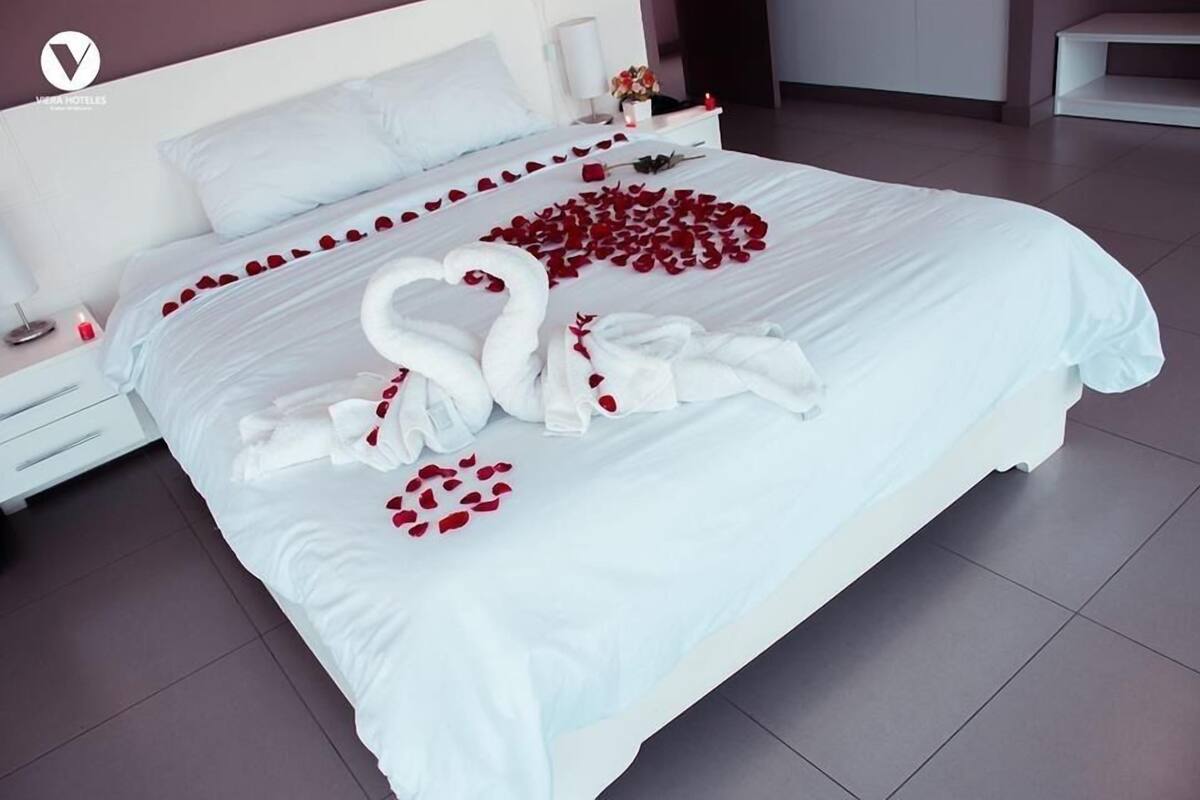 Down duvets, iron/ironing board, free WiFi, bed sheets