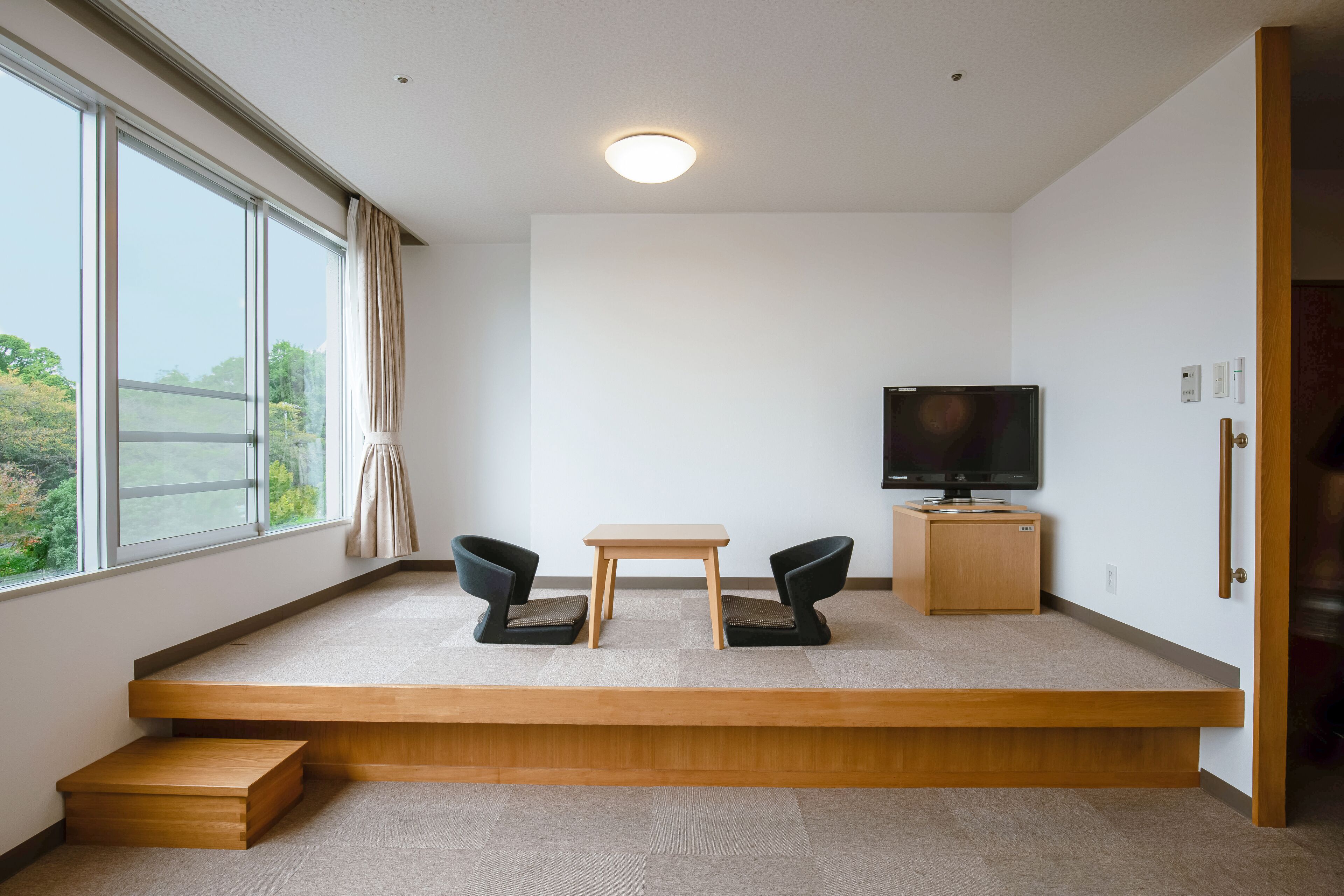 Accessible room (With bath) Non Smoking | In-room safe, bed sheets