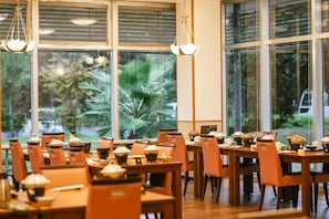 Frühstück und Abendessen