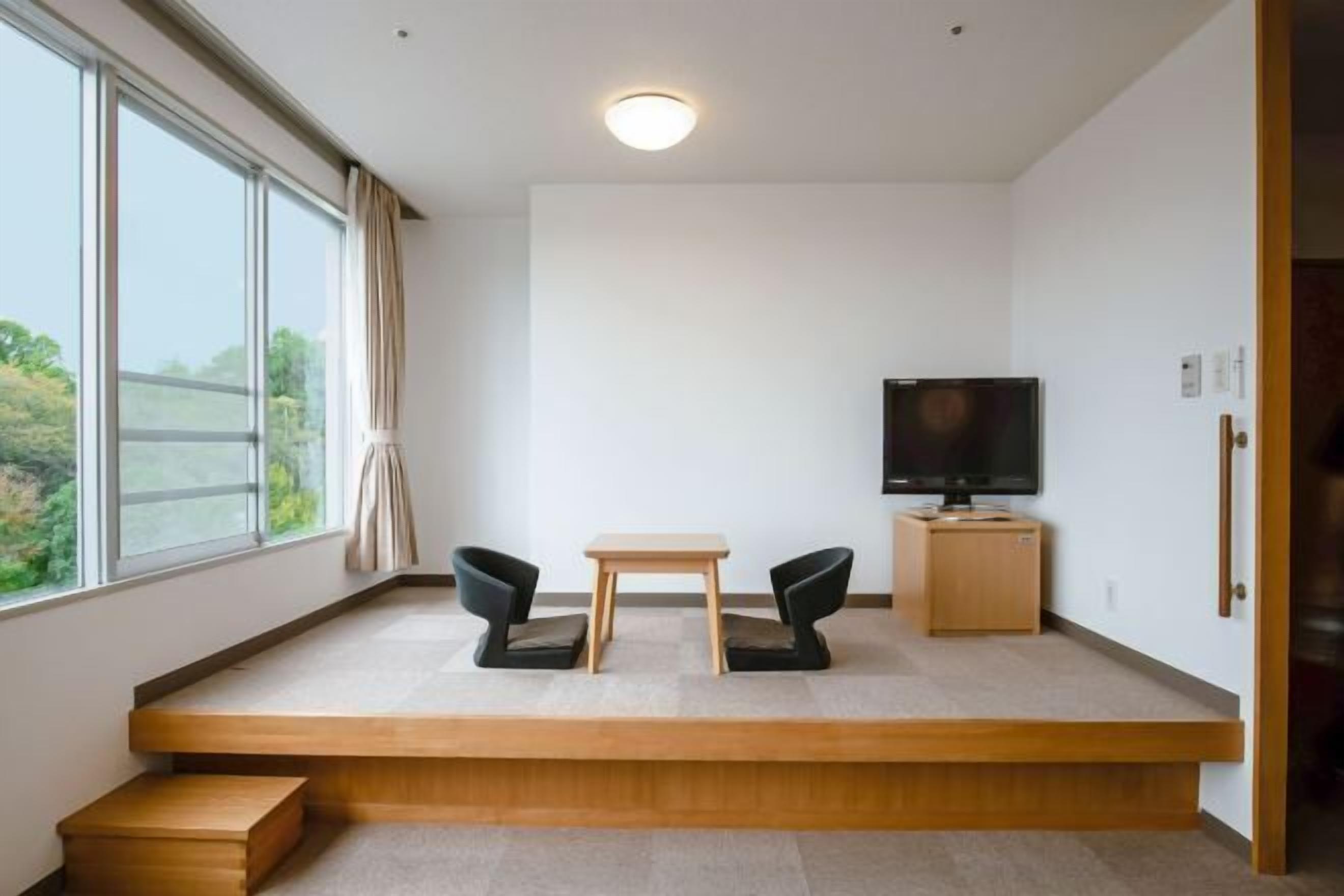 Área de sala de estar | Televisión de pantalla plana de 37 pulgadas con canales digitales 