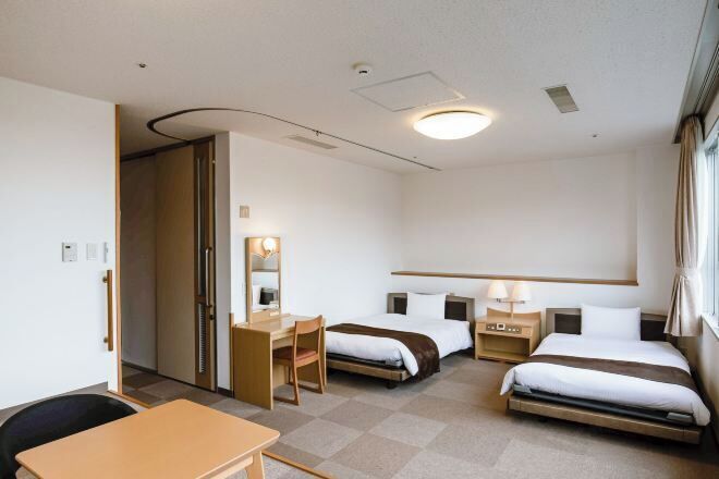 In-room safe, bed sheets