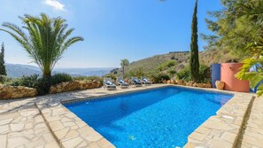 A heated pool - The Hunting Lodge Alcaucín by Ruralidays (Málaga)