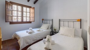 3 slaapkamers, reisbedje, wifi