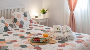 4 bedrooms, iron/ironing board, travel cot, WiFi - Cortijo Entre Pueblos Cómpeta by Ruralidays (Málaga)