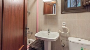 Bathtub, hair dryer, towels