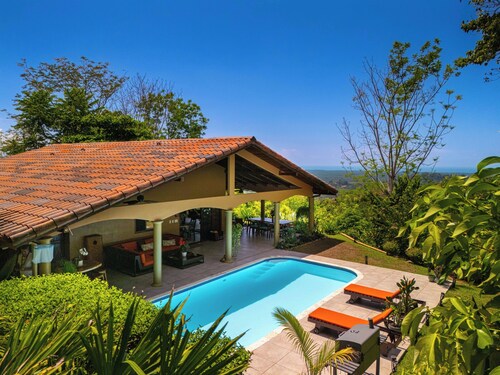 Confort américain / style costaricain! Maison de luxe dans la jungle avec vue sur l'océan!