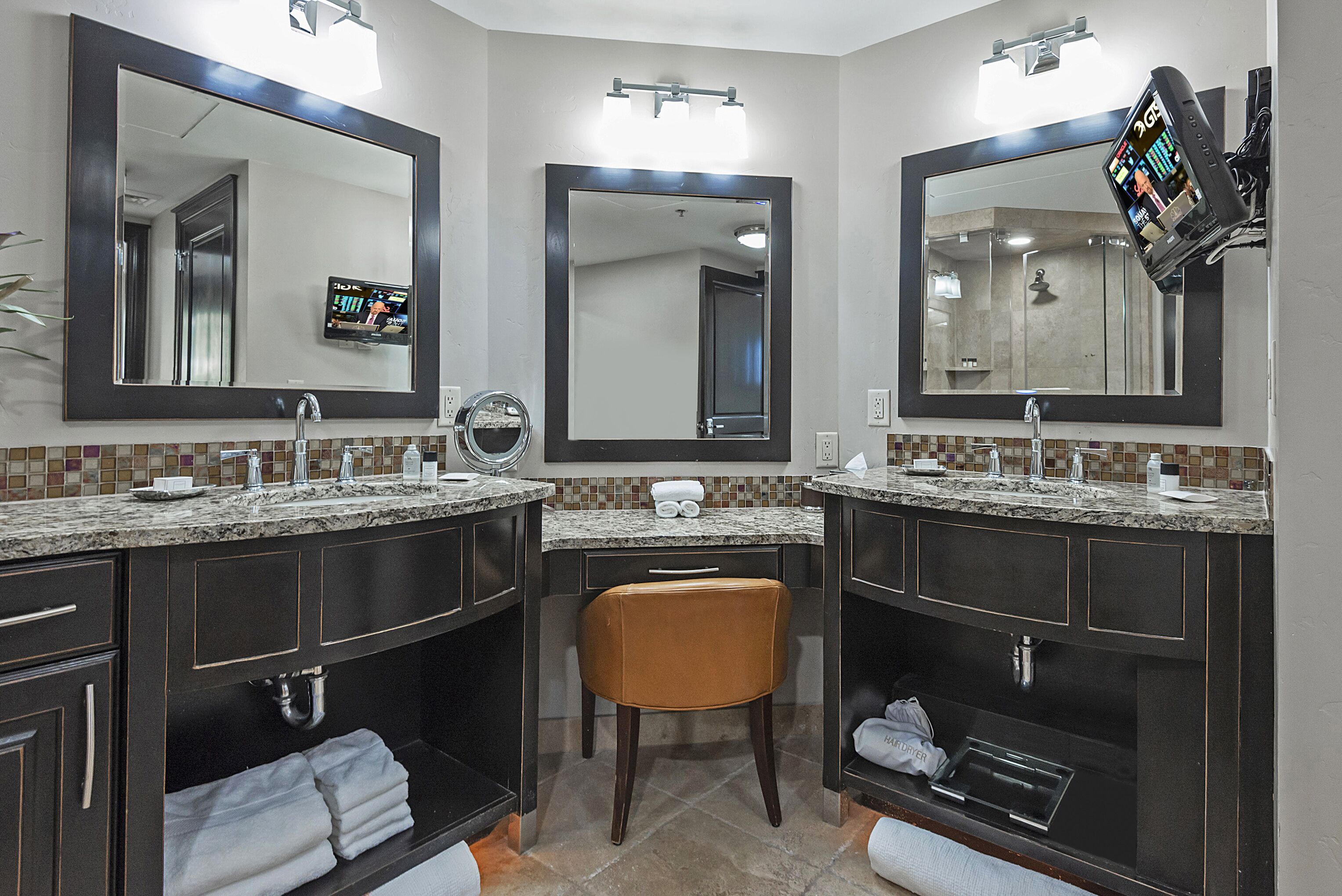 2 BEDROOM SUITE IN 5 STAR HOTEL WAPC