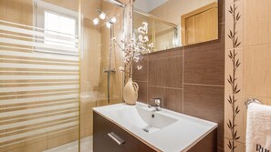 Shower - Villa Francisco Torrox by Ruralidays (Málaga)