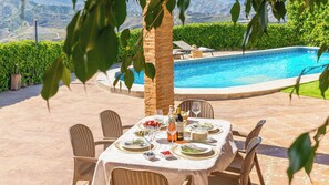 Outdoor dining - La Noria de Iznate by Ruralidays (Málaga)