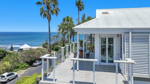 Billie's Beach House - Plus a View!