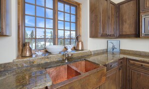 Fridge, microwave, oven, stovetop - Big Sky Vacation Rentals: Cowboy Suite 1B (Big Sky)