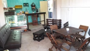 Desayuno con opciones de la cocina local diario (COP 6000 por persona)