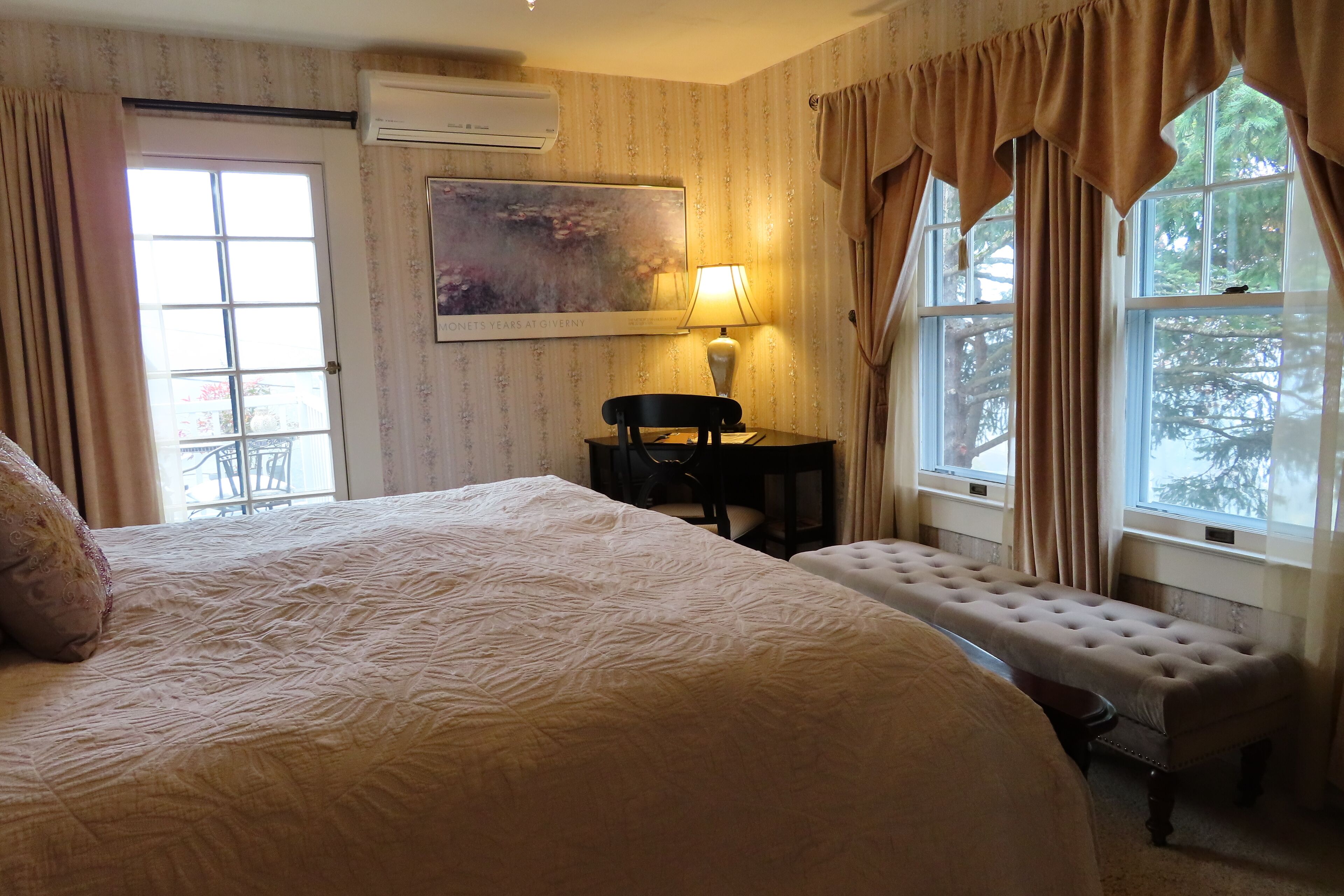 Luxury, Full Service Bed and Breakfast - you are the only guest in our home!