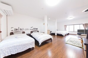 1 bedroom, desk, free WiFi, bed sheets