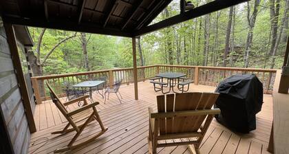 Cabin with game room, Wifi and pet friendly