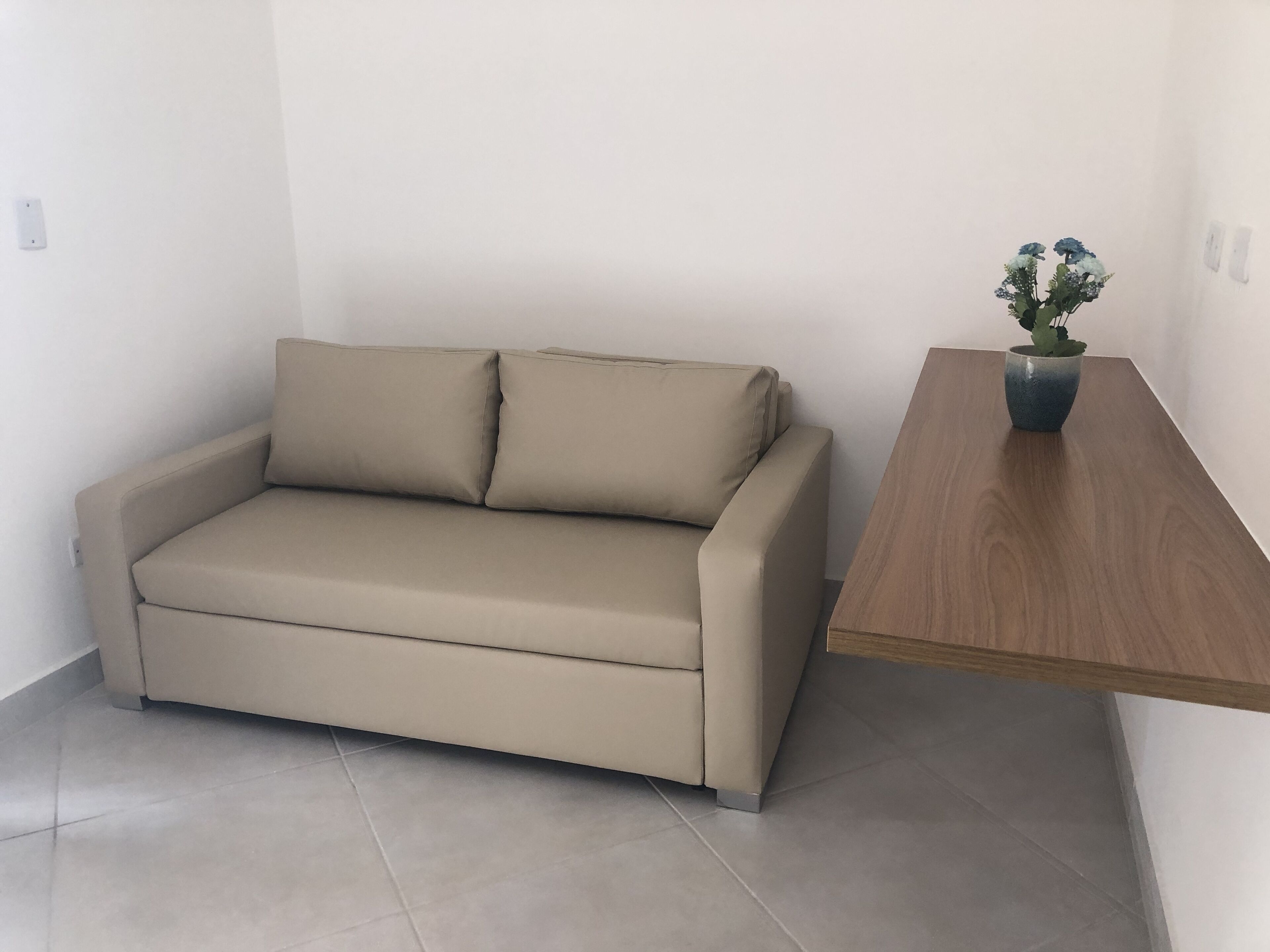 Rev 303: Excellent, New, Walking Access to Maranduba Beach.