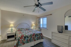 2 bedrooms, free WiFi, bed sheets - Beachfront 2 Bedroom Condo-IRB-March 19-26,2022 (Indian Rocks Beach)