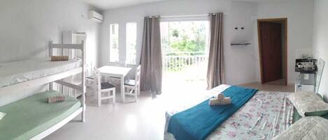 Minibar, free WiFi, bed sheets