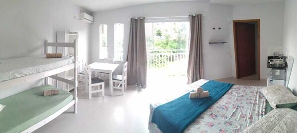 Minibar, free WiFi, bed sheets