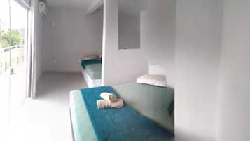 Minibar, wifi gratis y ropa de cama