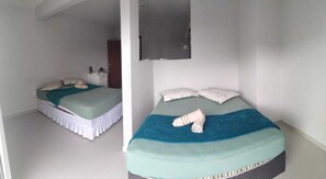 Minibar, truy cập Internet không dây miễn phí, bộ trải giường 
