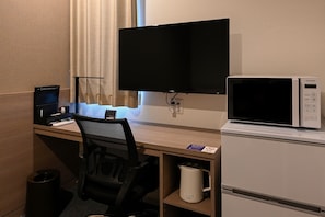 Standard-Doppelzimmer, Nichtraucher (check-in is not available after 11:00) | Schreibtisch, kostenloses WLAN, Bettwäsche
