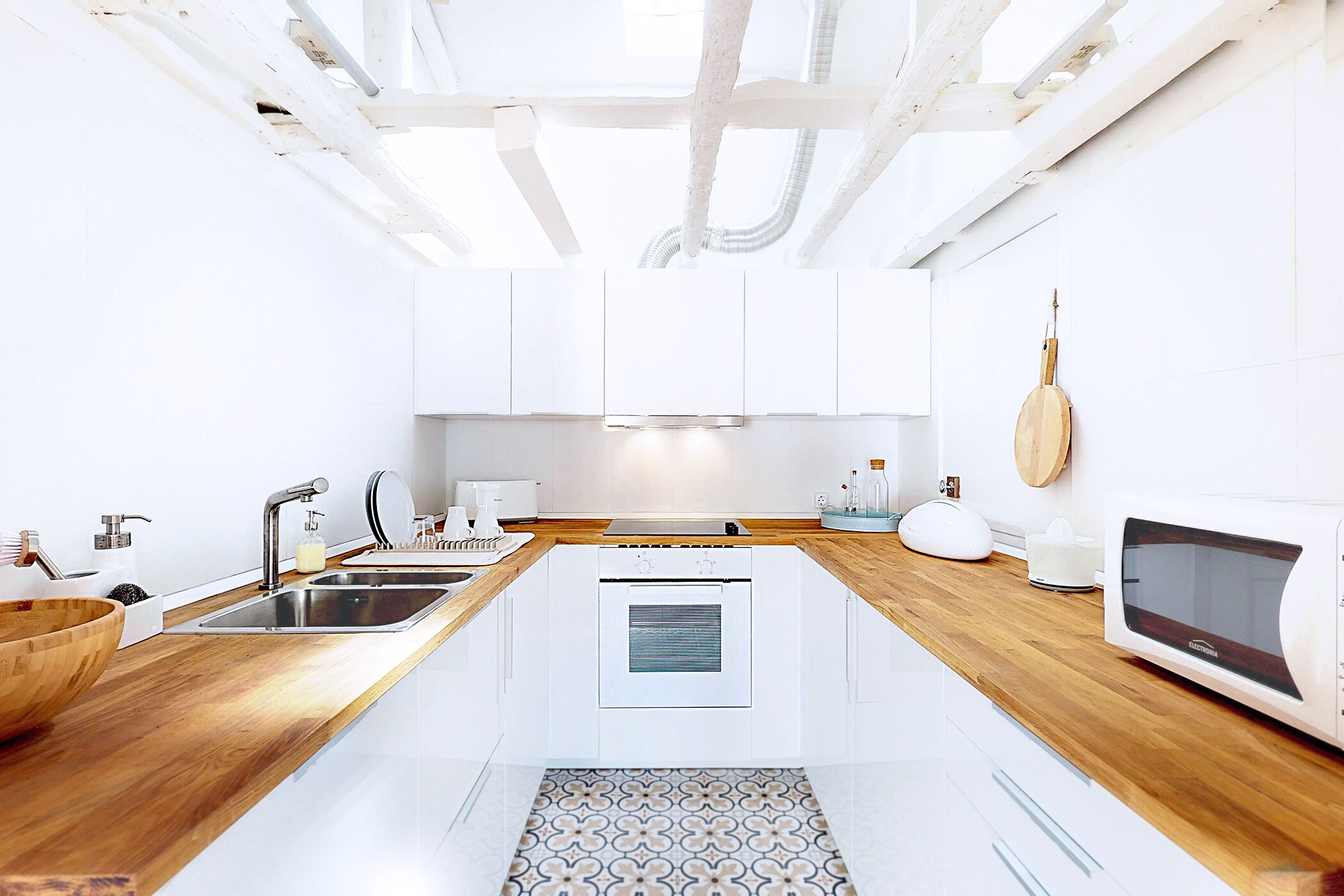 Geladeira, micro-ondas, fogão, cooktop