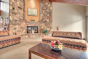 Interior - Cozy Ski Studio With Breathtaking Views!  DD402E (Silverthorne)