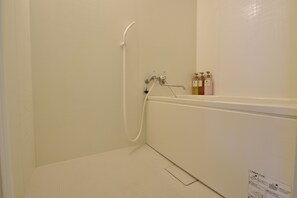 Deep-soaking bathtub - Ohma Hotel Nihonbashi 3 (Osaka)