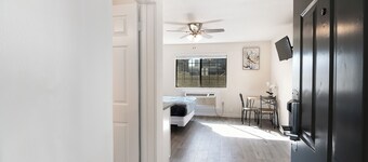 LA Royal Viking Apartments