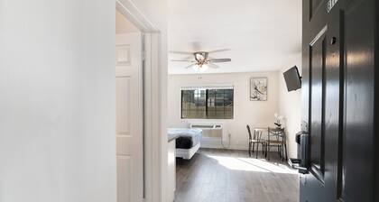 LA Royal Viking Apartments