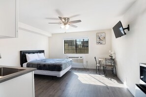 Premium Studio - LA Royal Viking Apartments (Los Angeles)