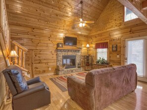 42-inch TV with cable channels, fireplace - Amazing Grace #264 (Sevierville)