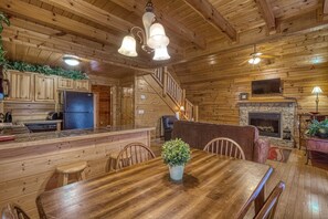 Fridge, microwave, stovetop, dishwasher - Amazing Grace #264 (Sevierville)