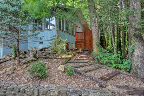 Exterior - Gatlinburg - Barbara's Song #4125 (Gatlinburg)