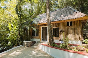 Honeymoon Cabana | セーフティボックス (室内)、客室ごとに異なる装飾、客室ごとに異なるインテリア、デスク