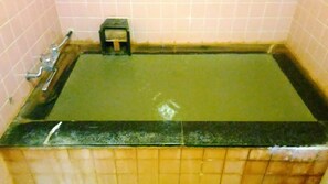 Separate bathtub and shower, spring water bathtub, free toiletries