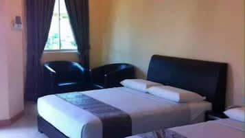 Escritorio y ropa de cama