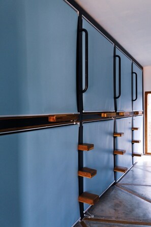 Dormitorio compartido estándar, dormitorio mixto | Caja de seguridad en la habitación, insonorización y wifi gratis 