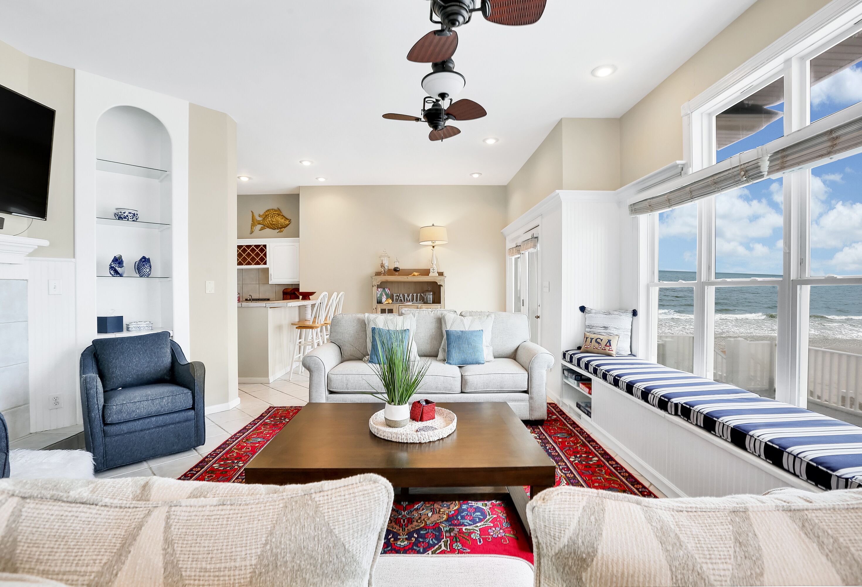 Newly Renovated OCEANFRONT Dream Home with Hot Tub and community pool! SLEEPS 20