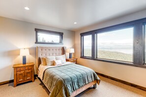 5 chambres, fer et planche à repasser, lit de bébé portatif