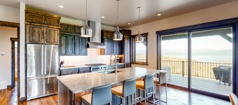 Gorgeous lake-view cabin with game room & fireplaces - near Blacktail Mountain