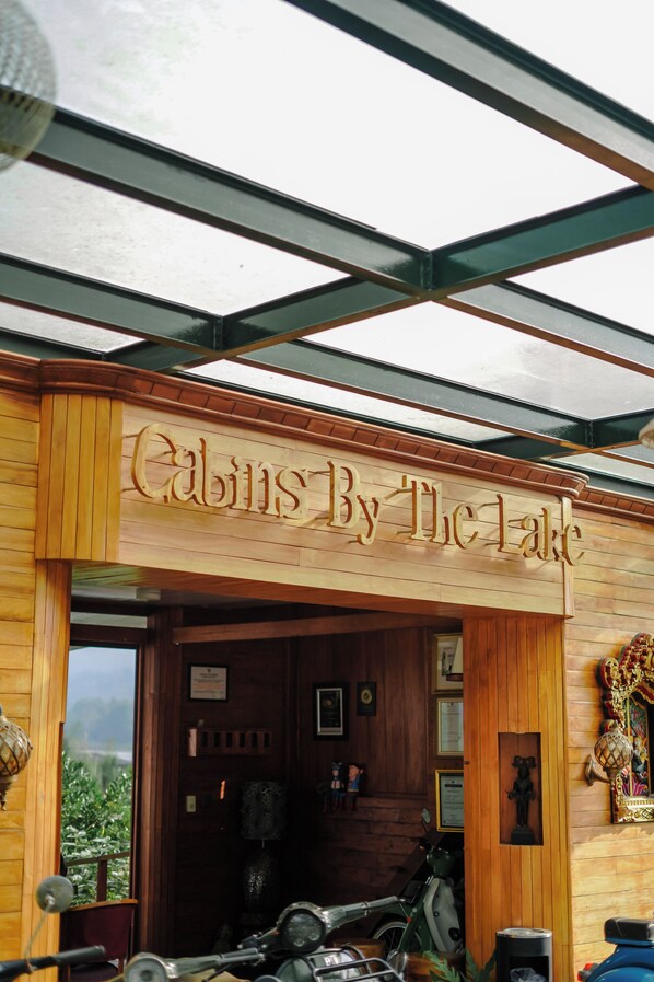 Lobby lounge - Pondanu Cabins By The Lake (Baturiti)