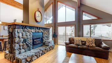 Télévision, cheminée