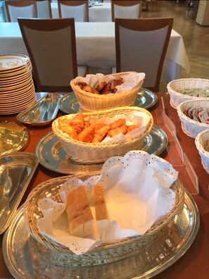 Desayuno buffet (JPY 1600 por persona)